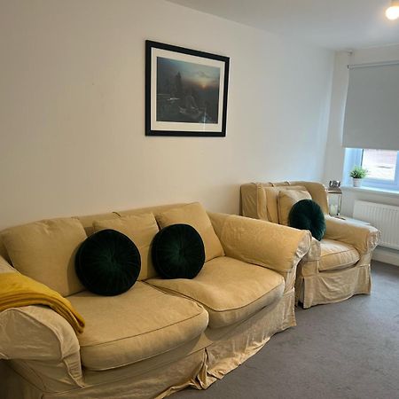 Village House St Mellons - Close To A48 And M4 Cardiff Buitenkant foto