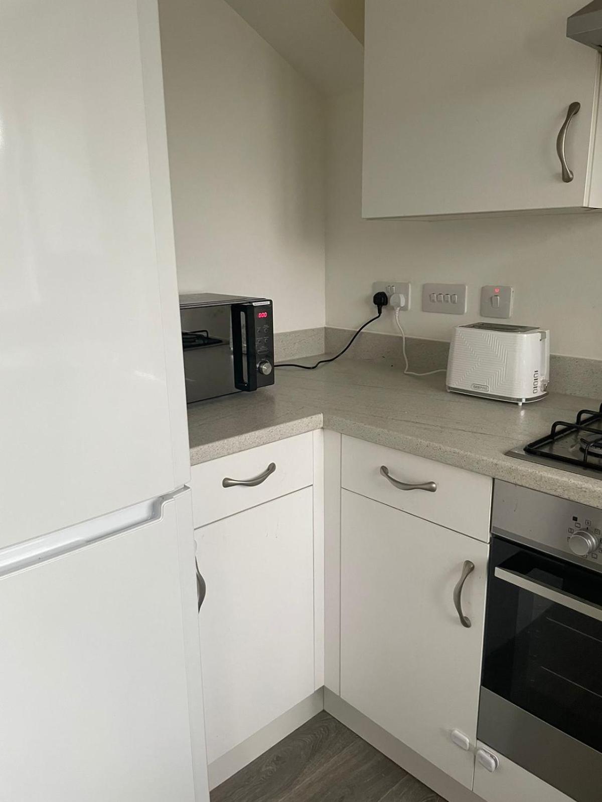 Village House St Mellons - Close To A48 And M4 Cardiff Buitenkant foto
